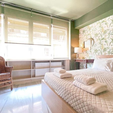 Loft 1 Bedroom Apartment In The Heart Of Атина Екстериор снимка