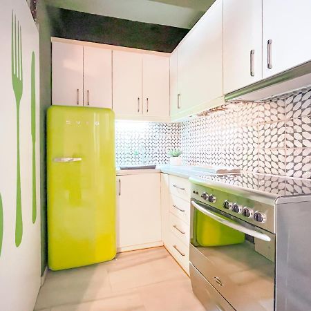 Loft 1 Bedroom Apartment In The Heart Of Атина Екстериор снимка