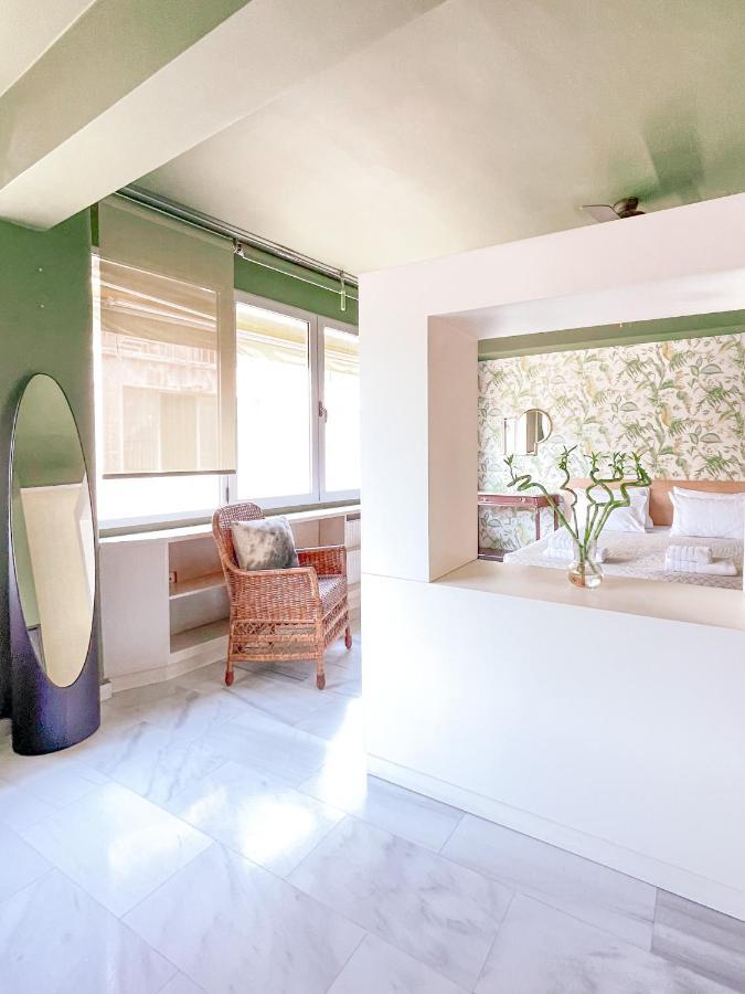 Loft 1 Bedroom Apartment In The Heart Of Атина Екстериор снимка