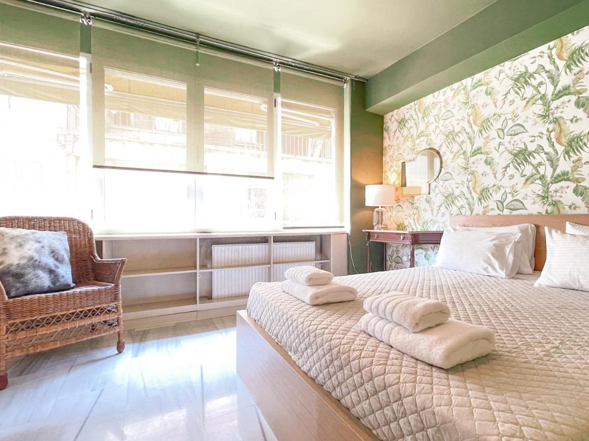 Loft 1 Bedroom Apartment In The Heart Of Атина Екстериор снимка