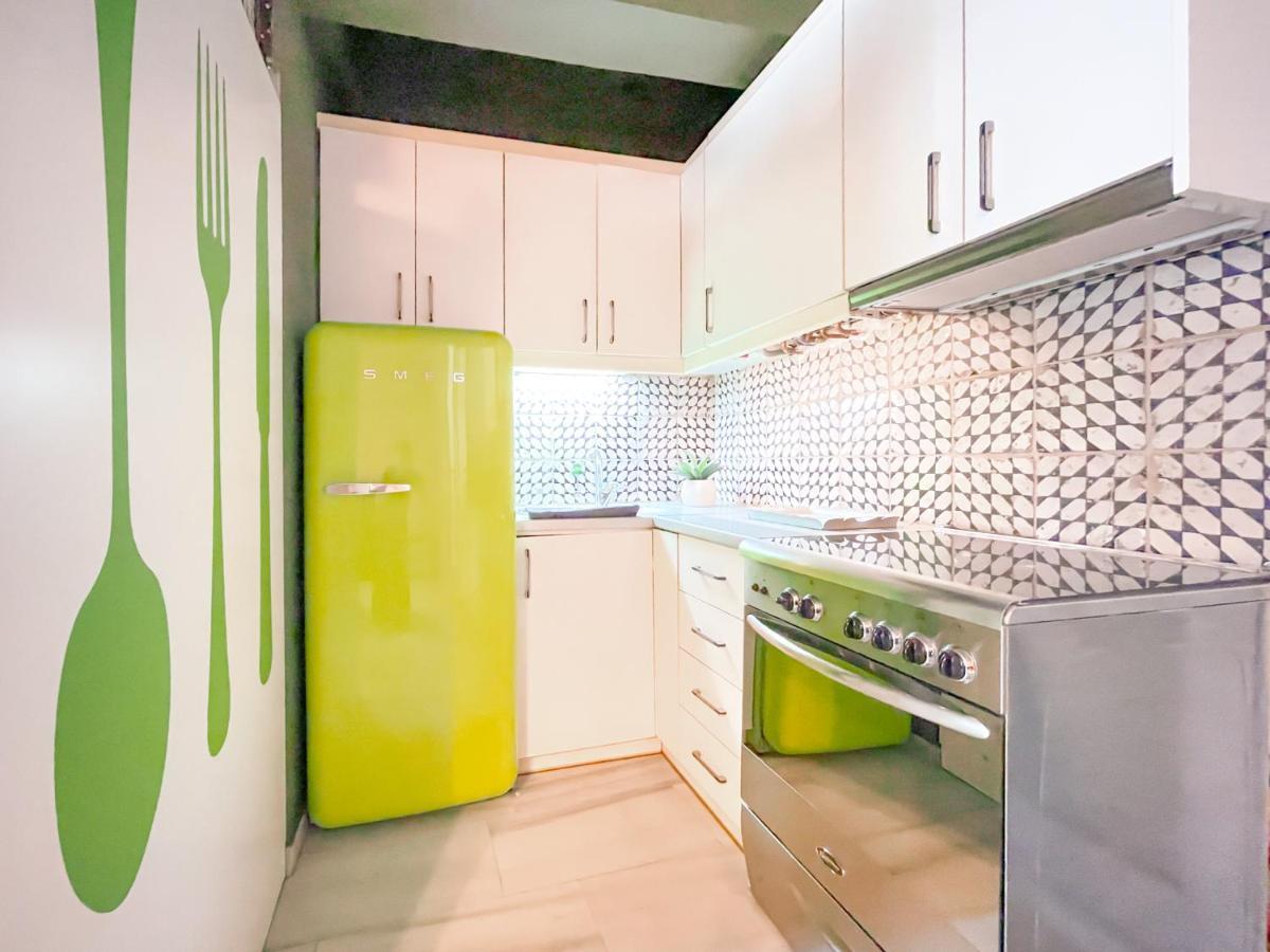 Loft 1 Bedroom Apartment In The Heart Of Атина Екстериор снимка